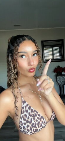 Ashlee Almonte nude photo 11