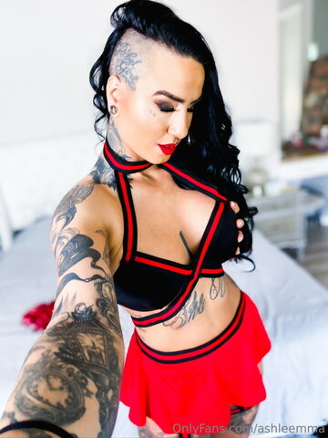 Ashlee Evans-Smith nude photo 11