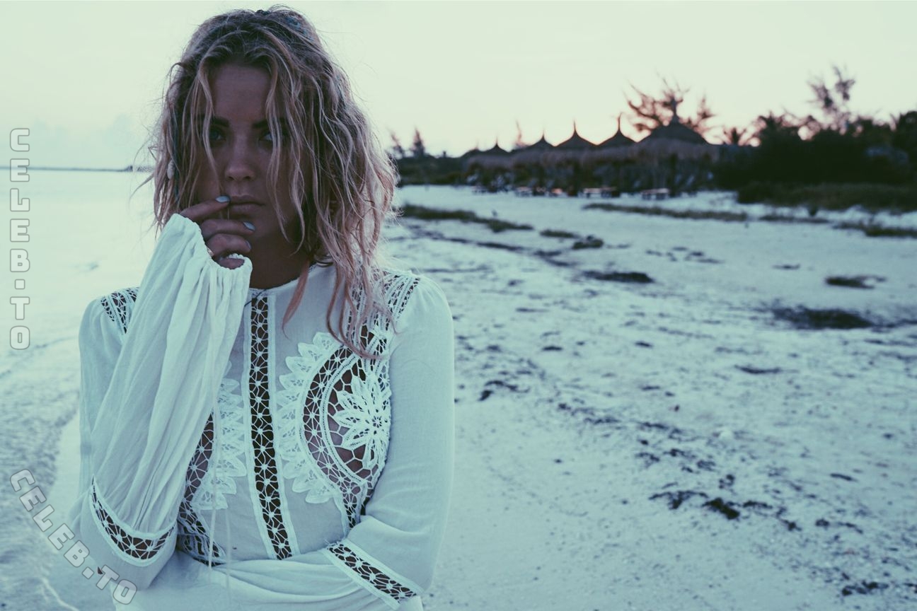 Ashley Benson nude photo 12