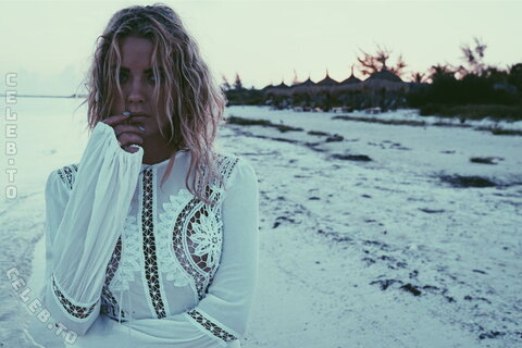 Ashley Benson nude photo 4