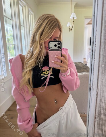 Ashley K Hawaii nude photo 10