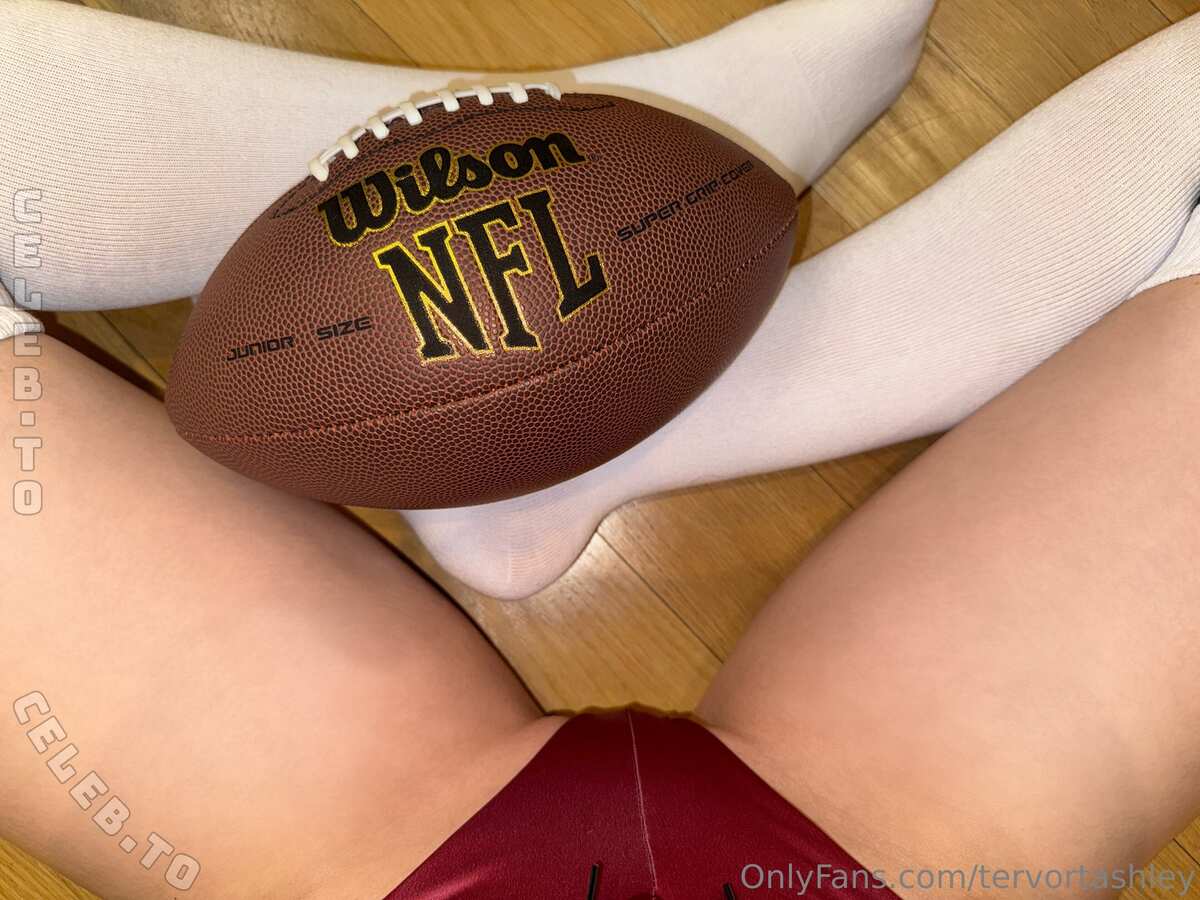 Ashley Tervort nude photo 2