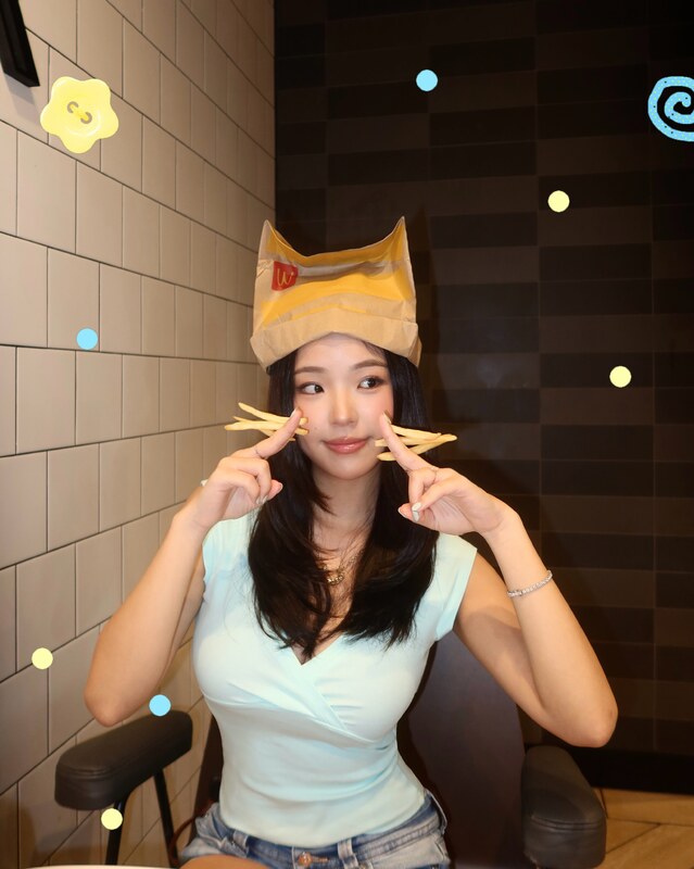_ashleyhung nude photo 6