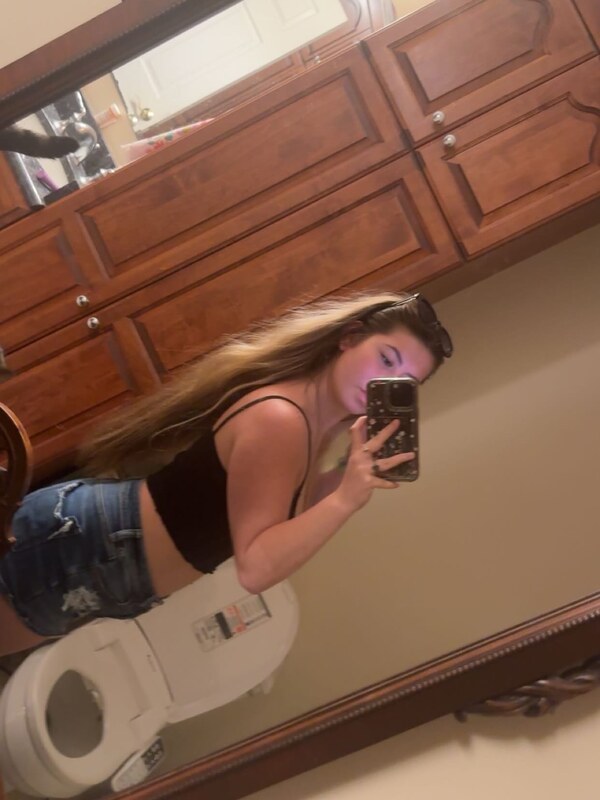 Ashleyyrobersonn nude photo 5