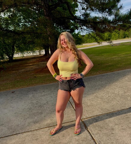 Ashleyyrobersonn nude photo 2