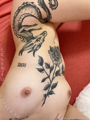 asianiina nude photo 21