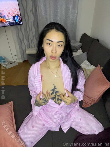 asianiina nude photo 11