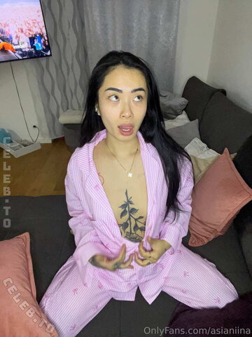 asianiina nude photo 9