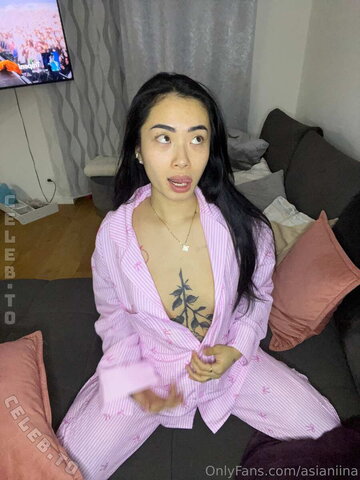 asianiina nude photo 8