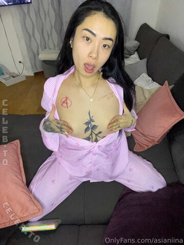 asianiina nude photo 7