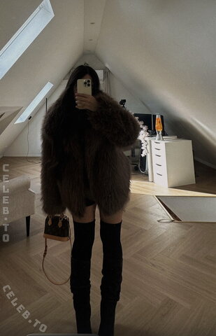 Asleyia nude photo 12