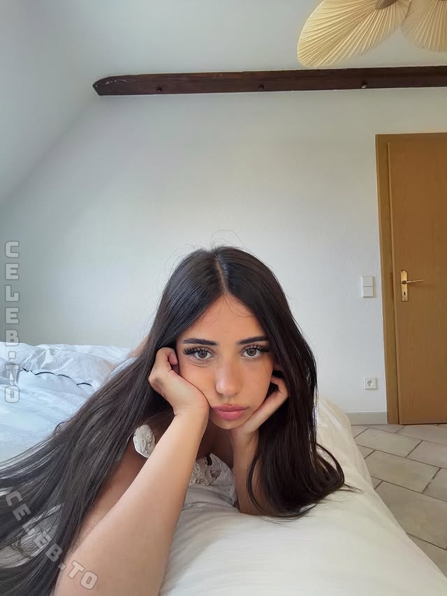 Asleyia nude photo 4