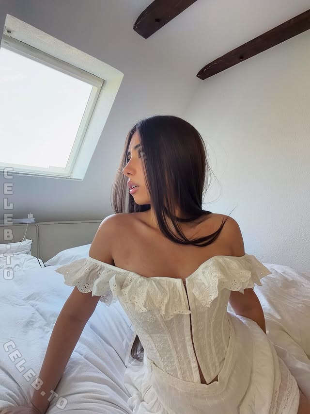 Asleyia nude photo 5