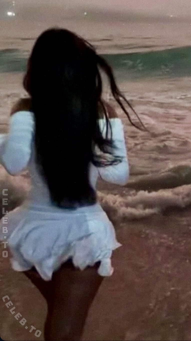 Asleyia nude photo 1