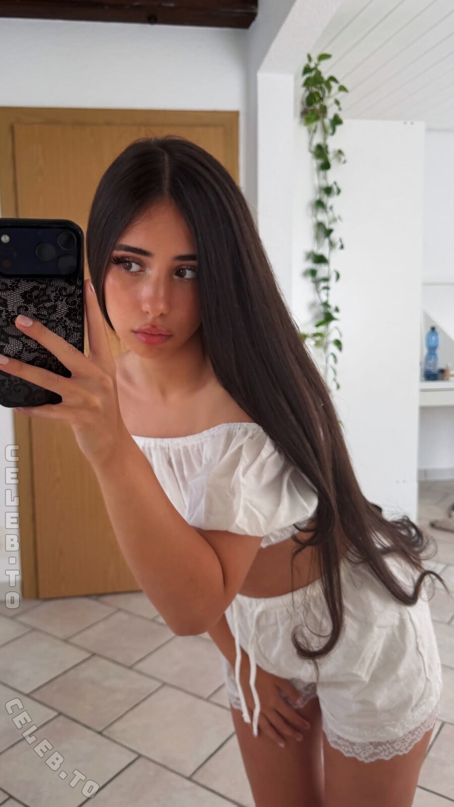 Asleyia nude photo 1