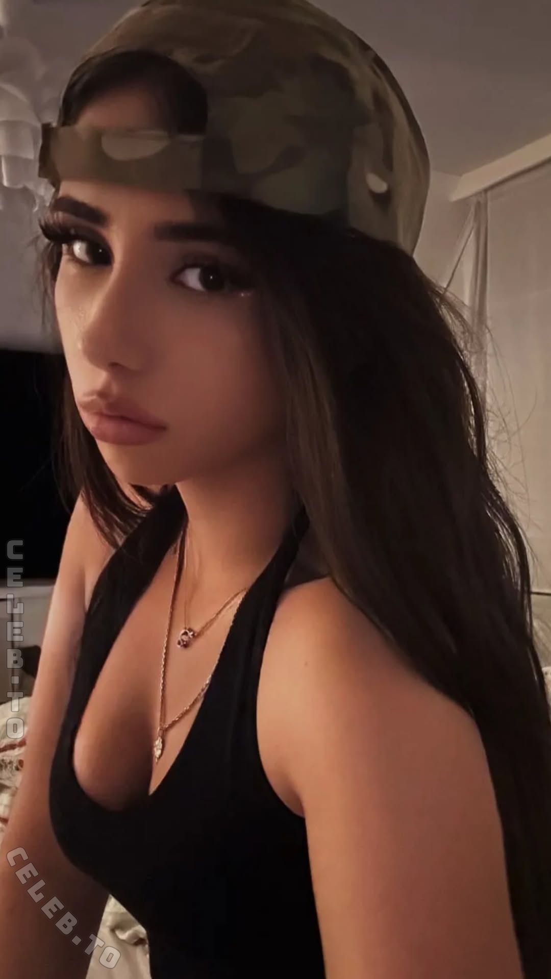 Asleyia nude photo 1