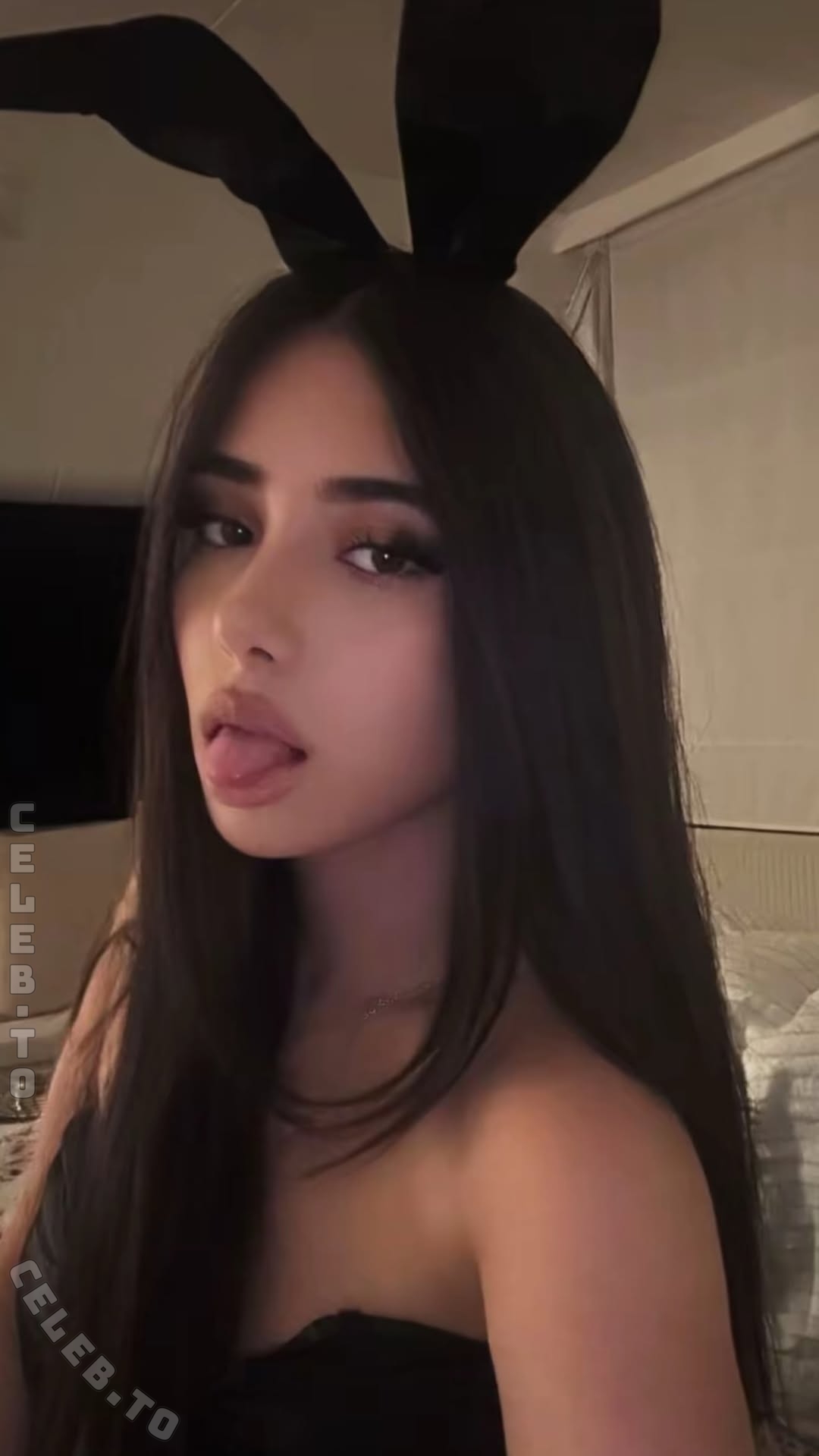 Asleyia nude photo 3