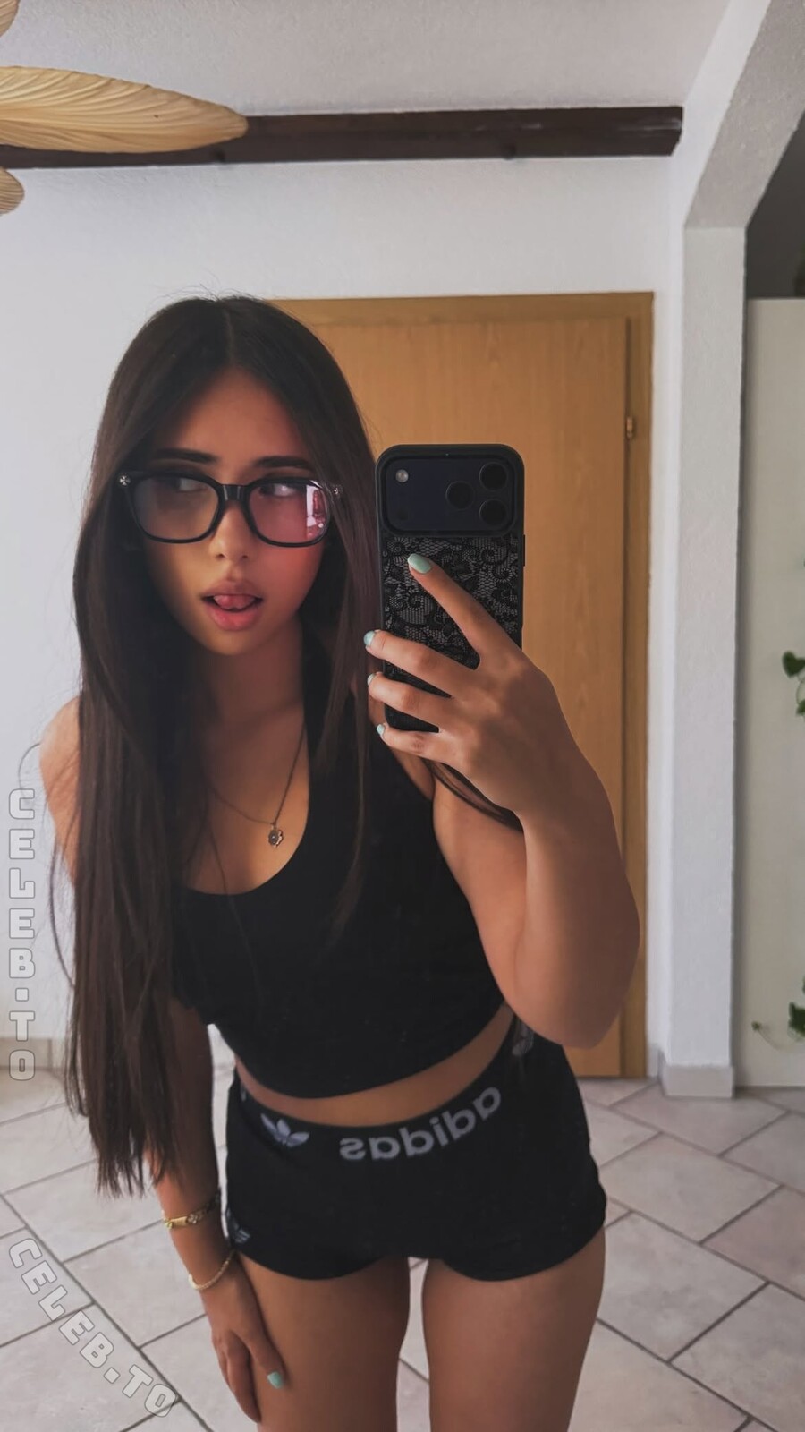 Asleyia nude photo 3