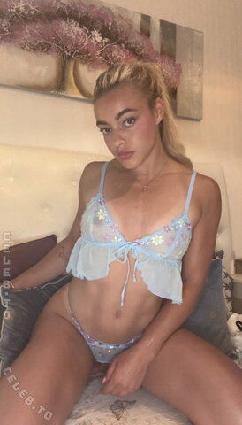 Athenareign nude photo 26