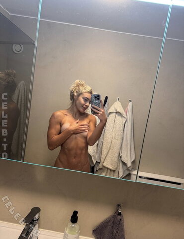 Athenareign nude photo 9