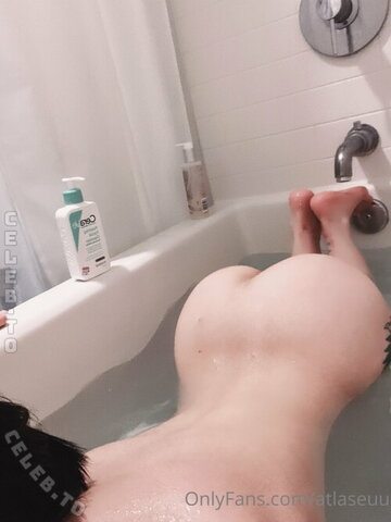 Atlaseuuvip nude photo 5