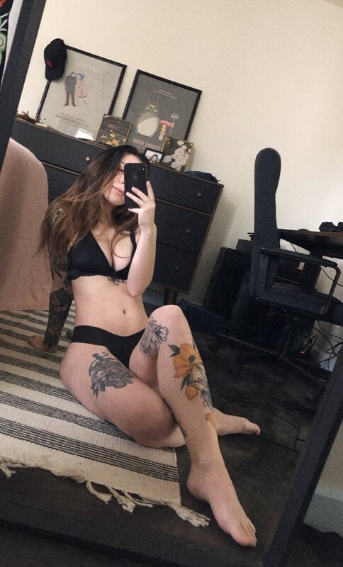 Aubrionna nude photo 5