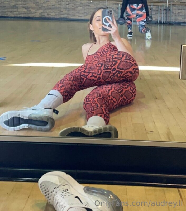 Audrey.Li nude photo 5