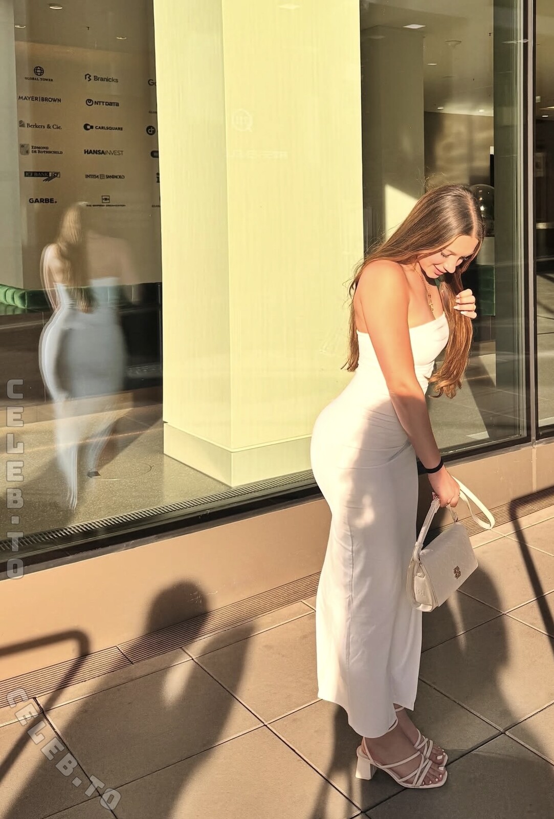 Aurelia.ci nude photo 3
