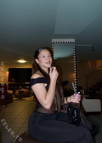 Aurelia.ci nude photo 9