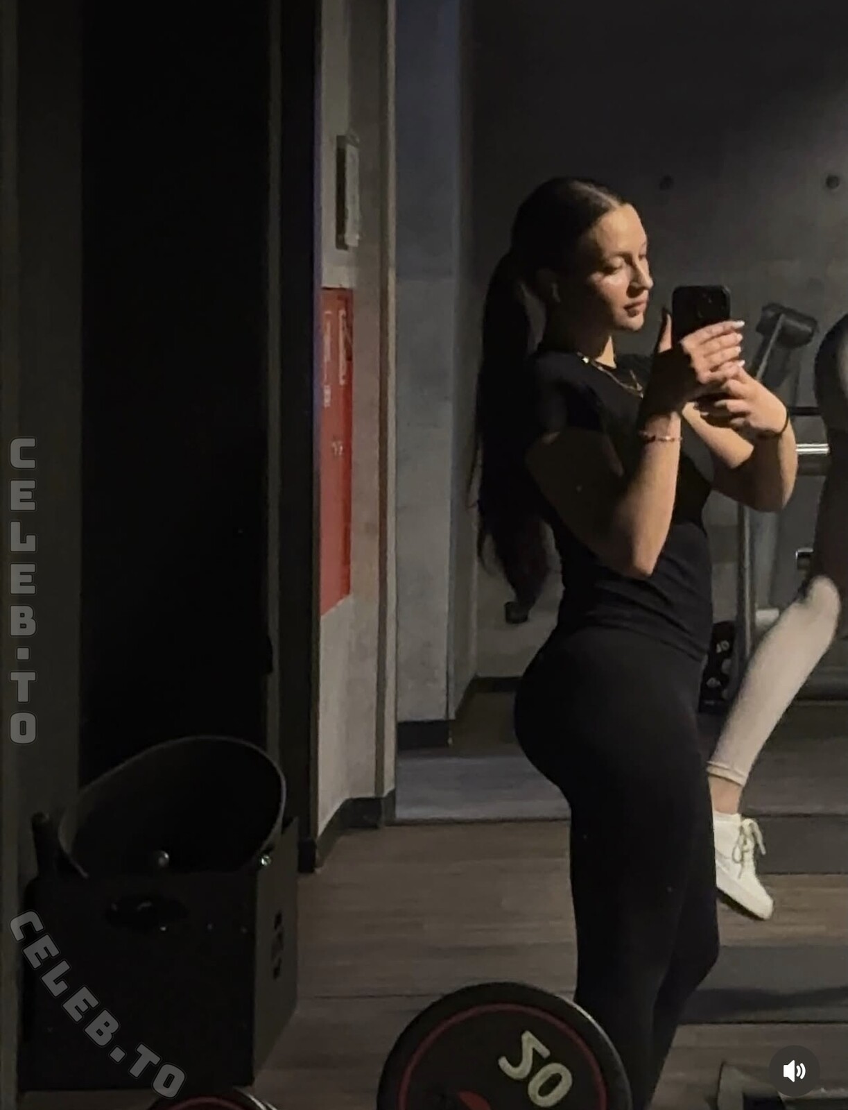 Aurelia.ci nude photo 15