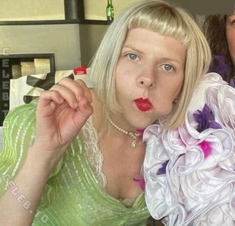 Aurora Aksnes Sexy (7 photos)