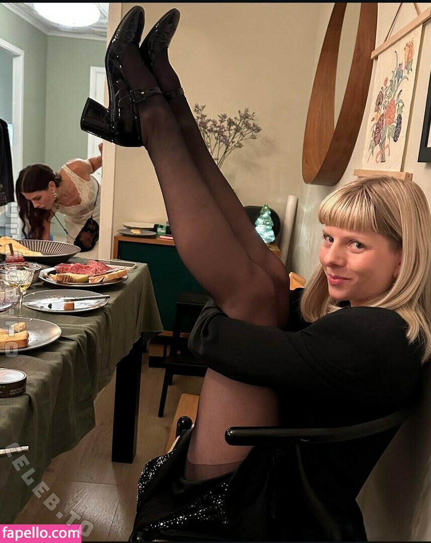Aurora Aksnes nude photo 7