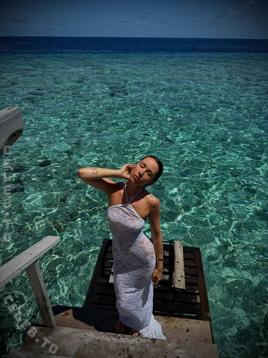 Aurora Ramazzotti nude photo 2