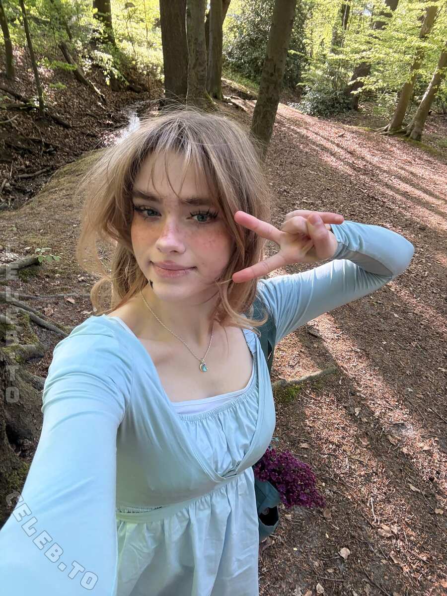 Aurora nude photo 9