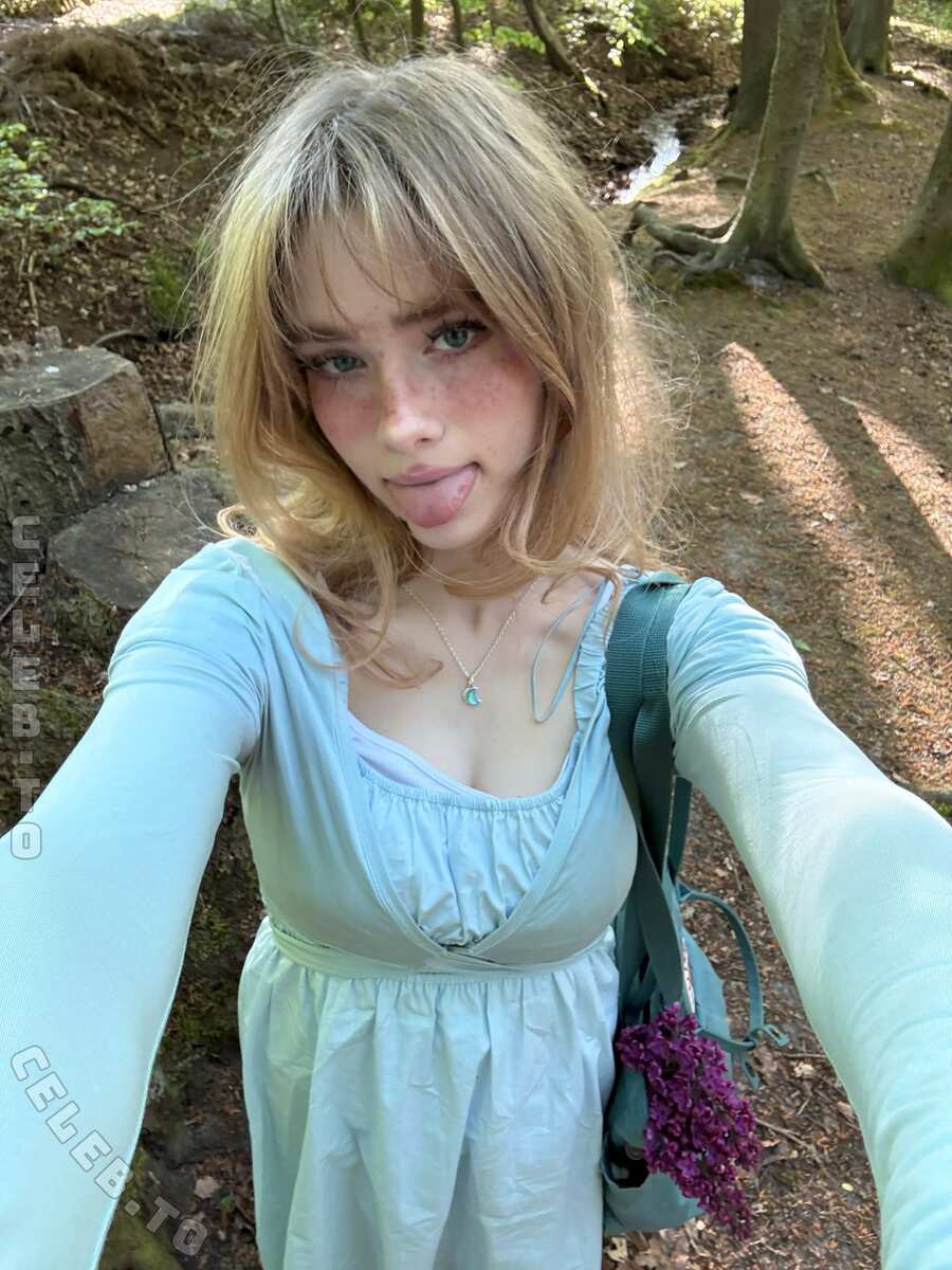 Aurora nude photo 10