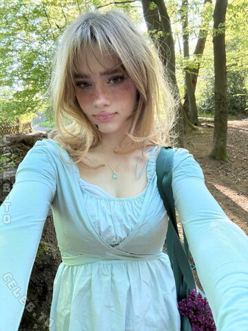Aurora nude photo 7