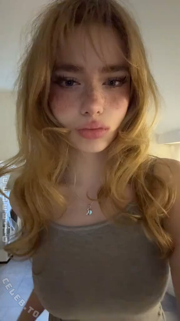 Aurora nude photo 17
