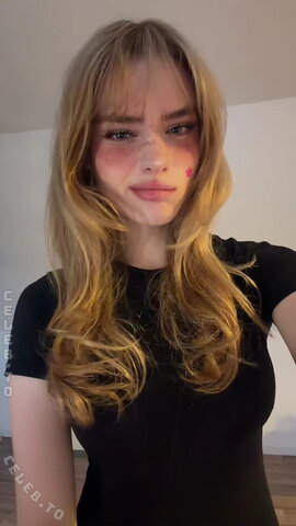 Aurora nude photo 31