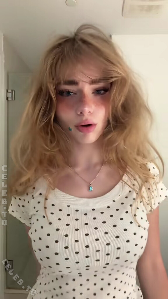 Aurora nude photo 16