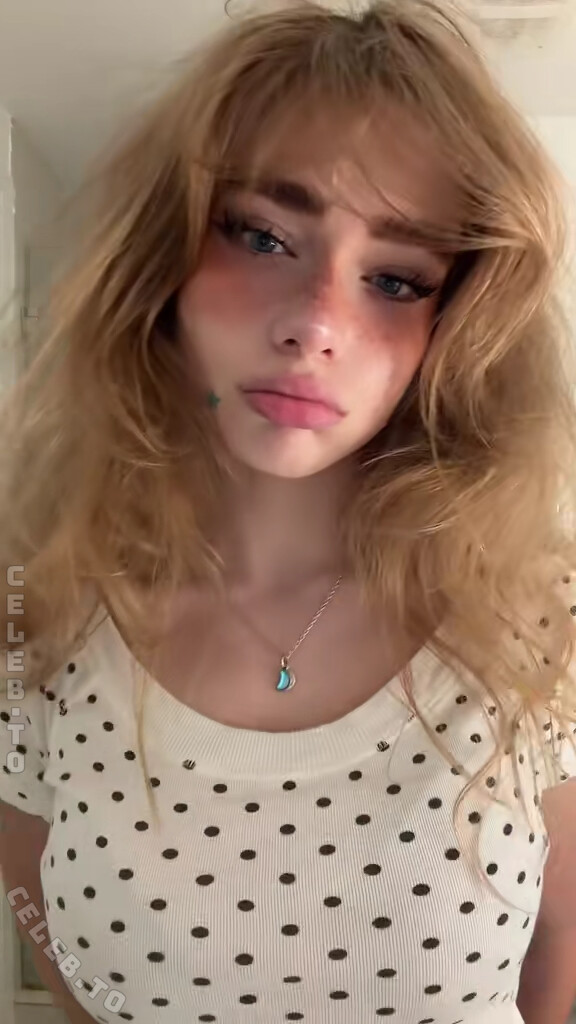 Aurora nude photo 17