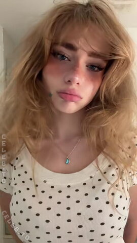 Aurora nude photo 1