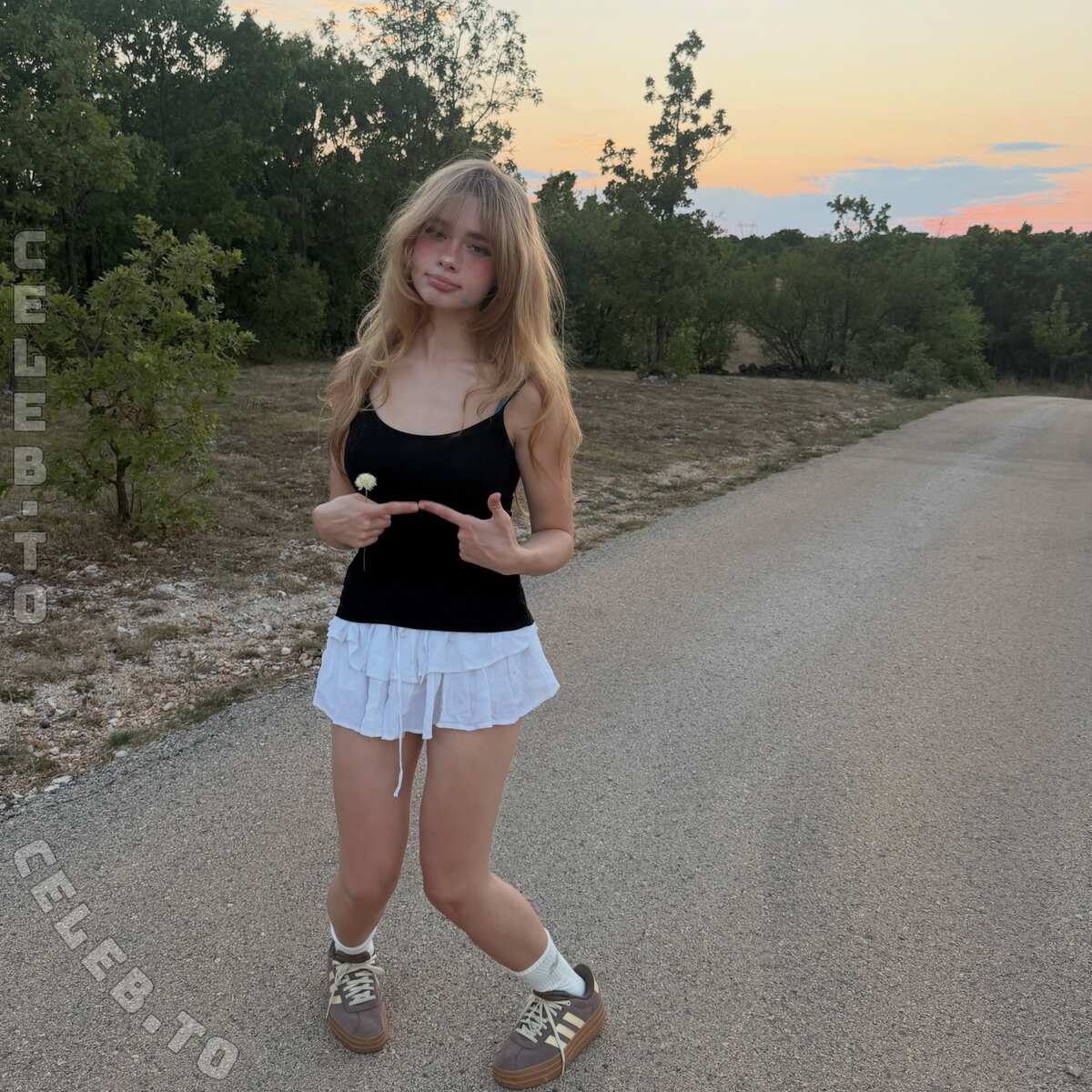 Aurora nude photo 5