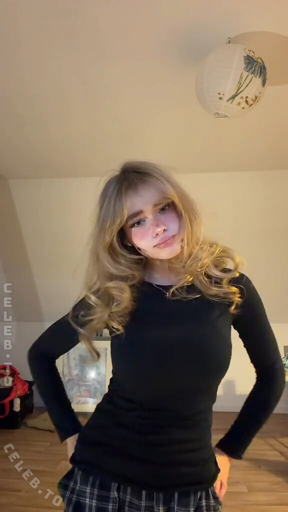 Aurora nude photo 2