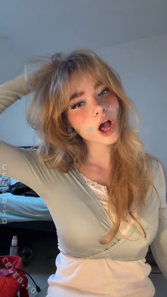Aurora nude photo 4