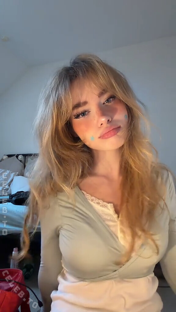 Aurora nude photo 6