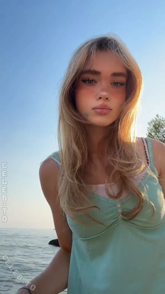 Aurora nude photo 12