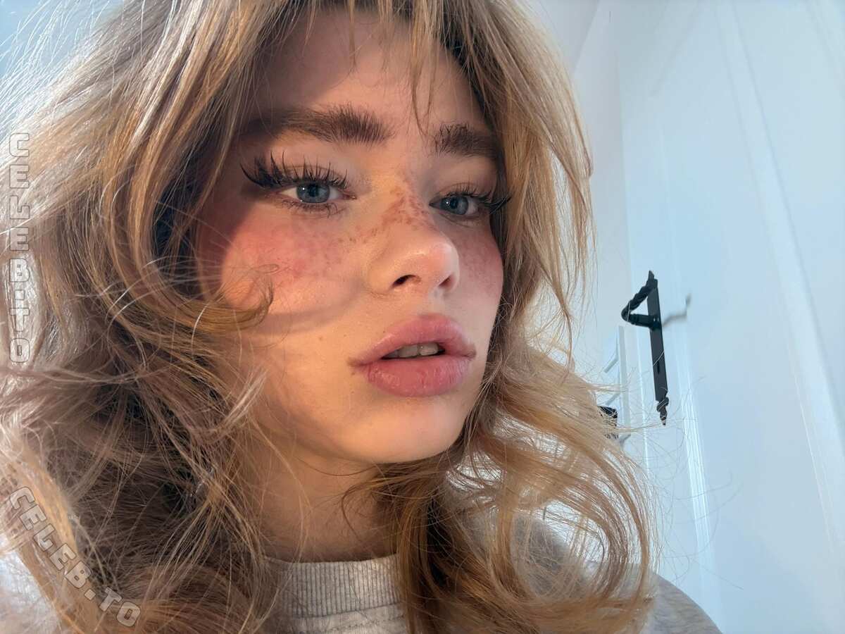 Aurora nude photo 17