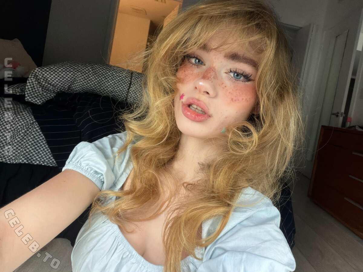 Aurora nude photo 18