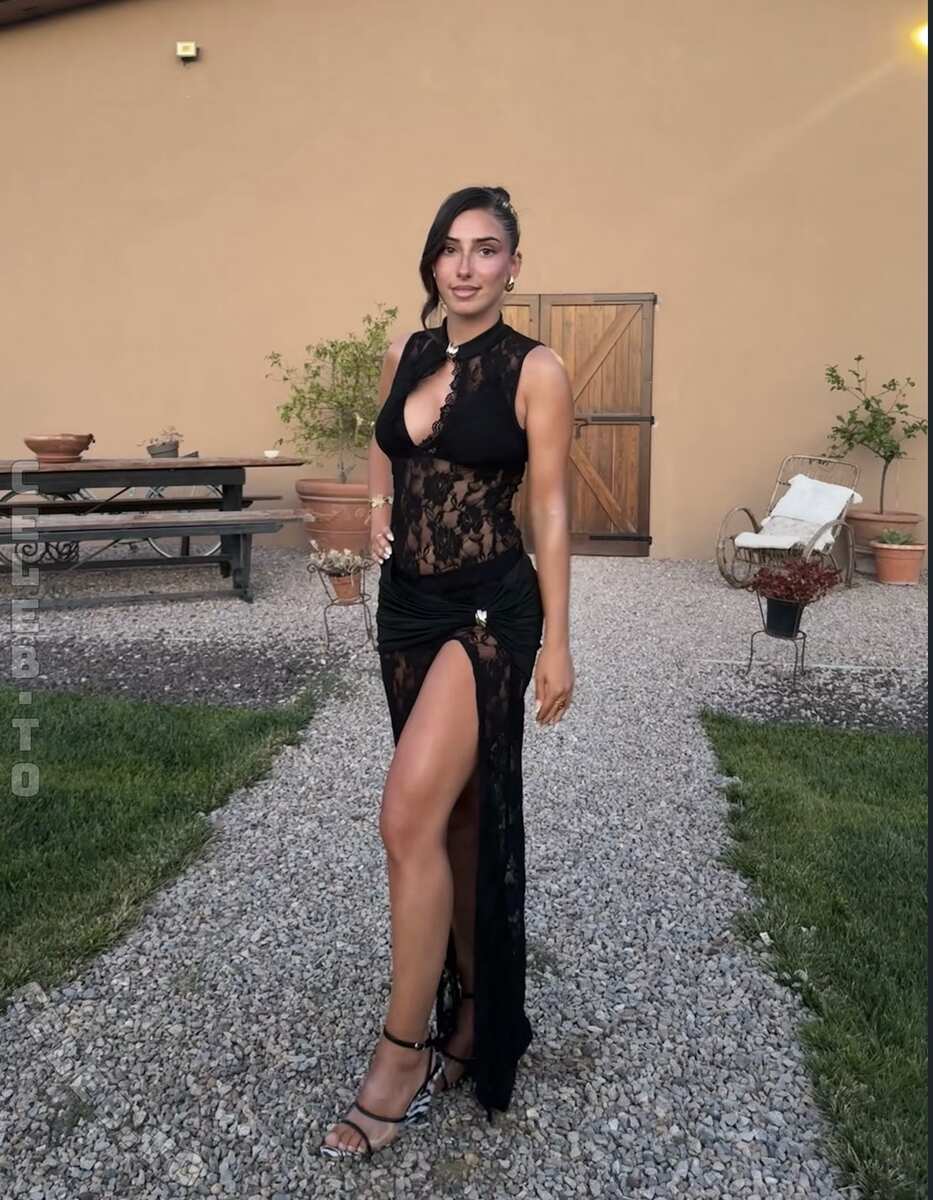 Aurora.becarelli nude photo 7