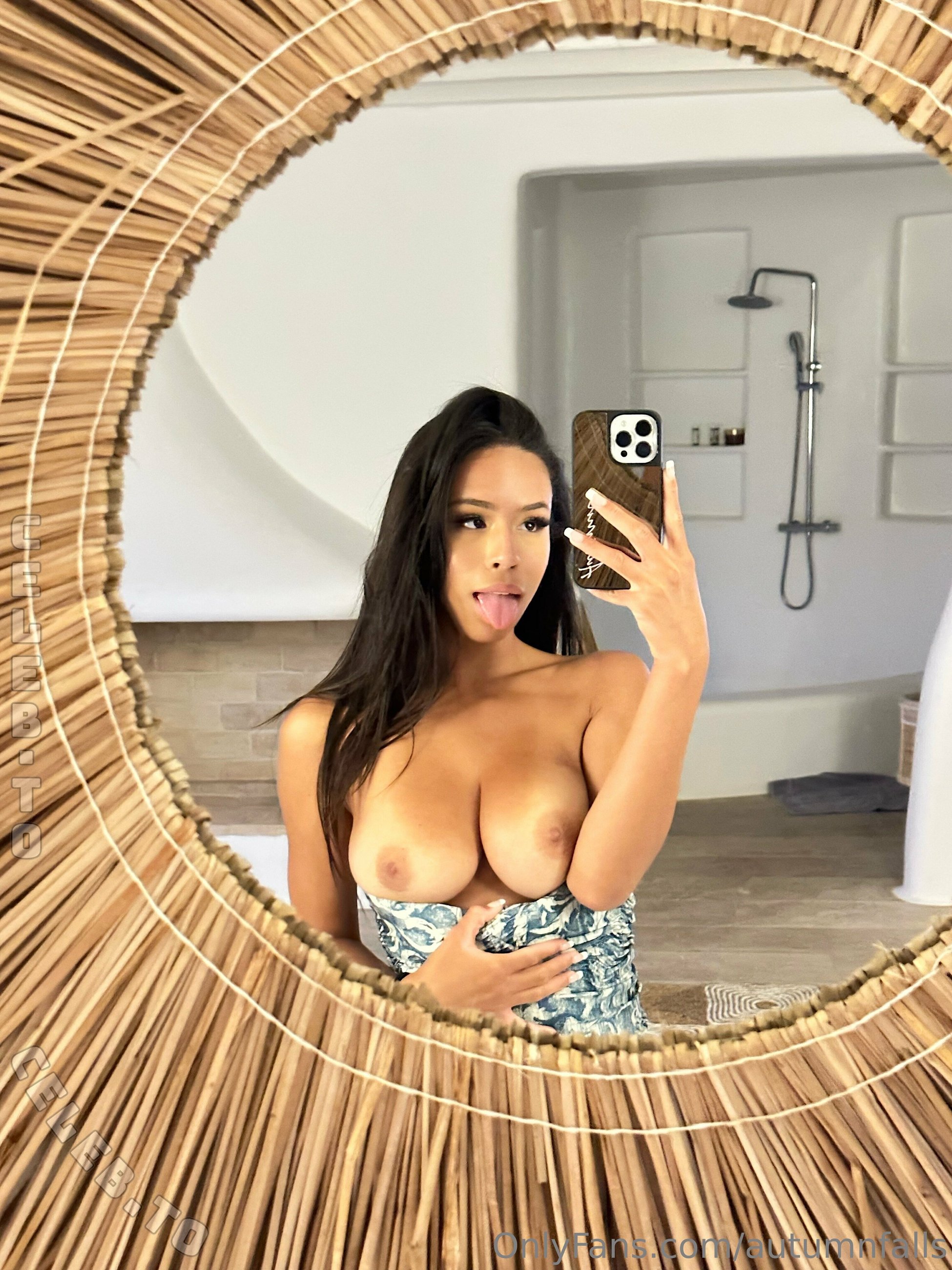 Autumn Falls nude photo 2